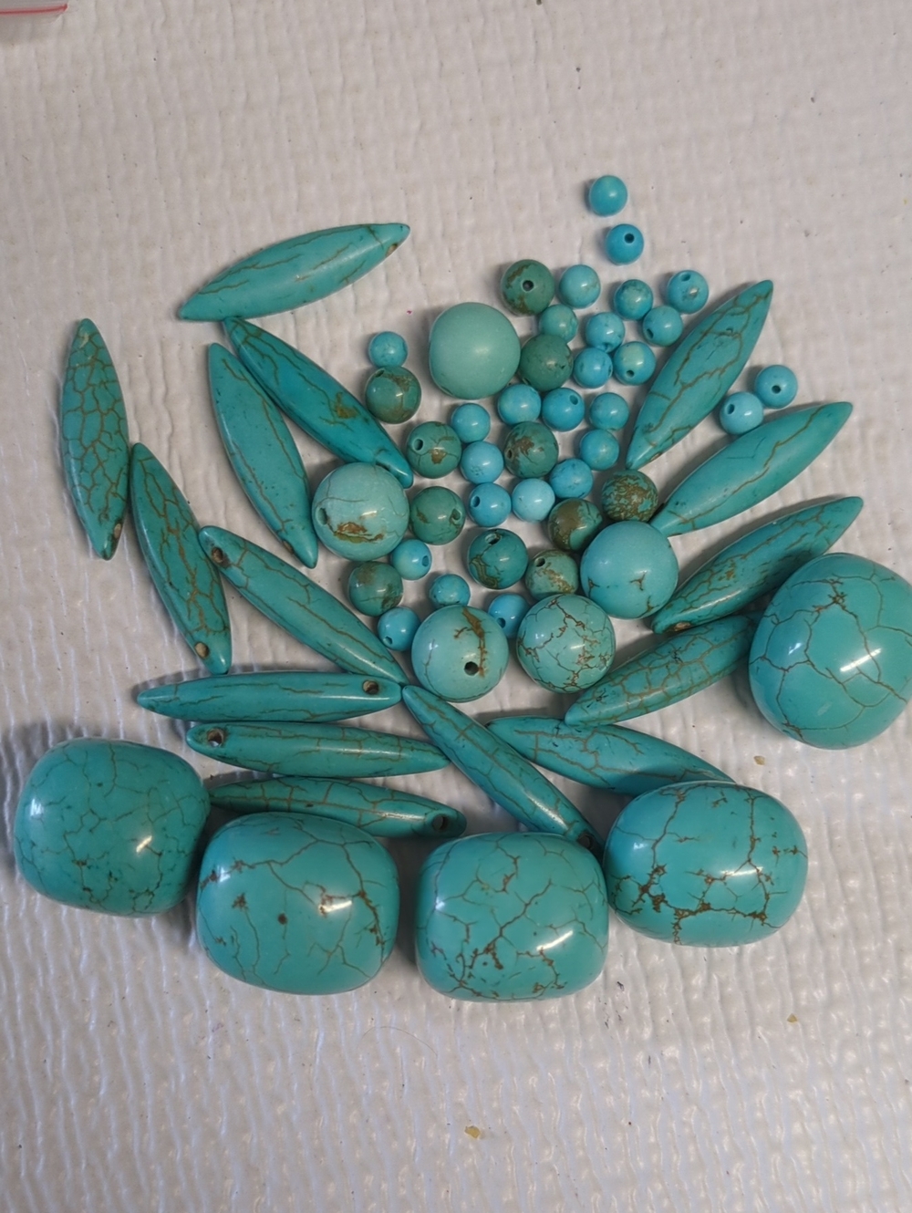 ☀️R68 Turquoise Howlite  Bead Mix - Assorted Shapes